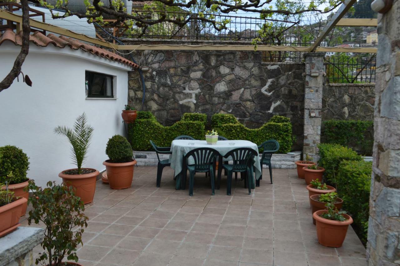 Vila Ss Kekezi Villa Gjirokastër Buitenkant foto