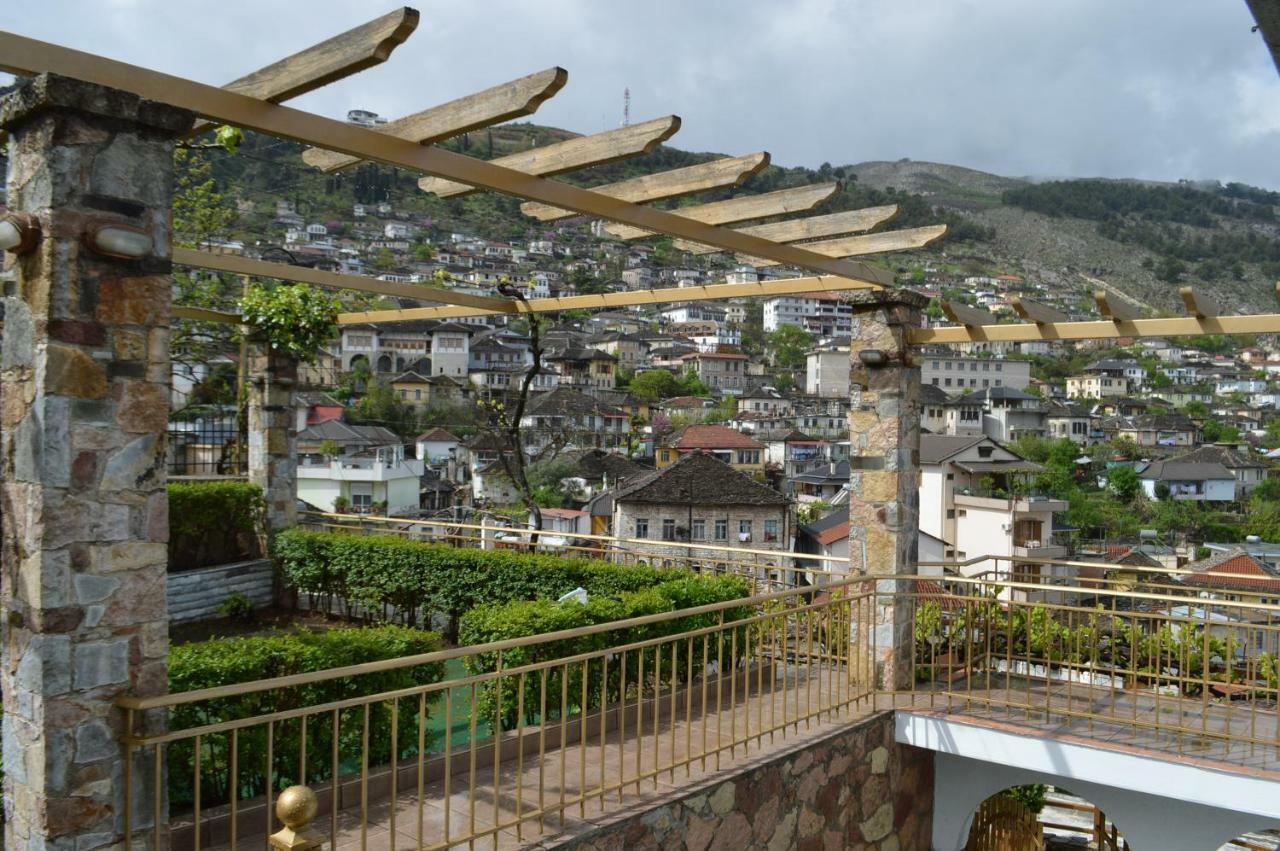Vila Ss Kekezi Villa Gjirokastër Buitenkant foto